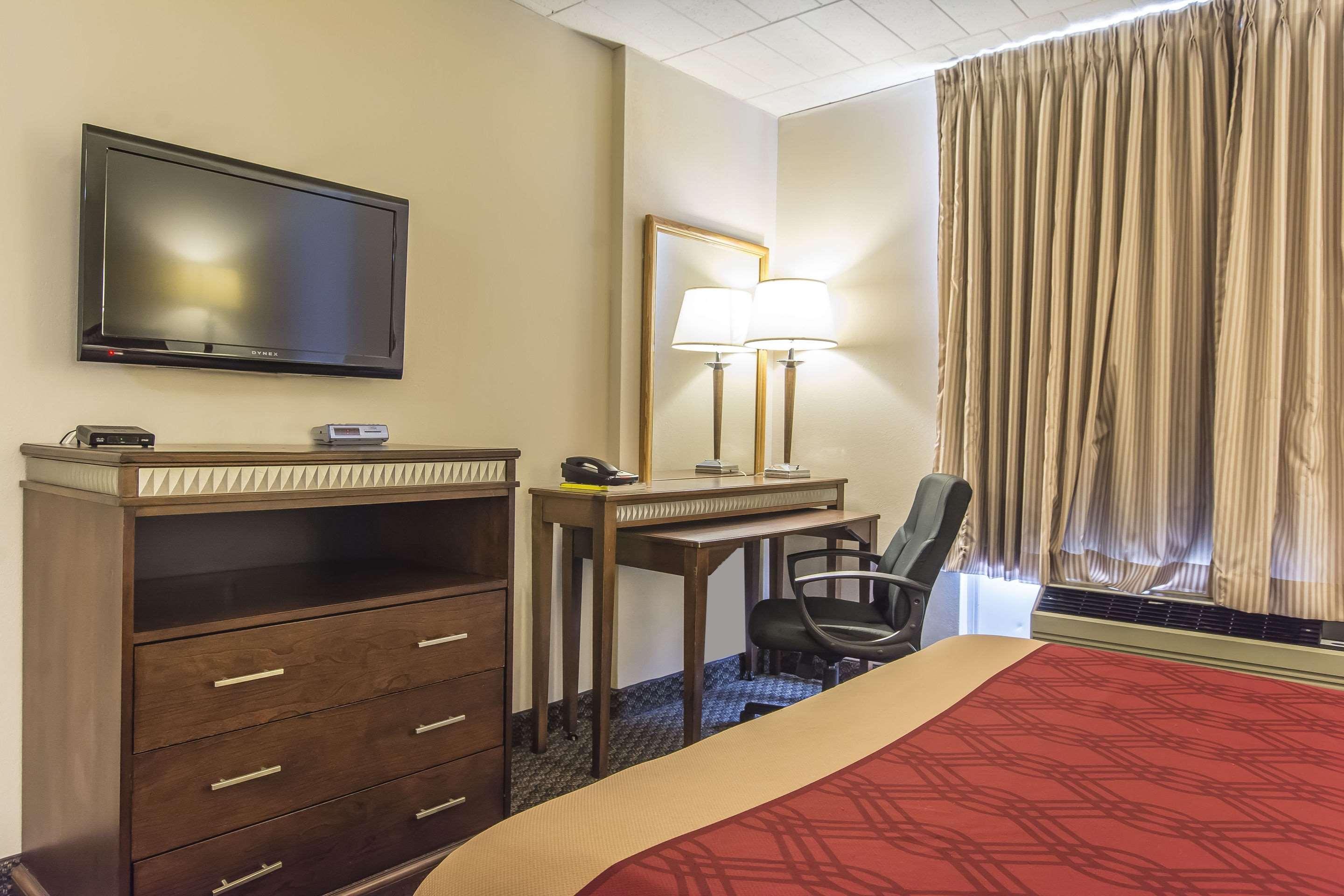 Econo Lodge Orillia Bagian luar foto