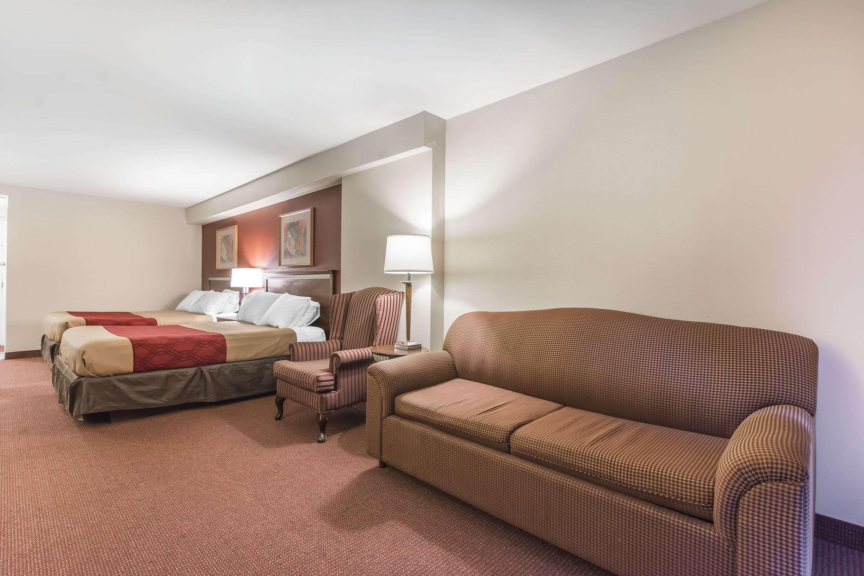 Econo Lodge Orillia Bagian luar foto
