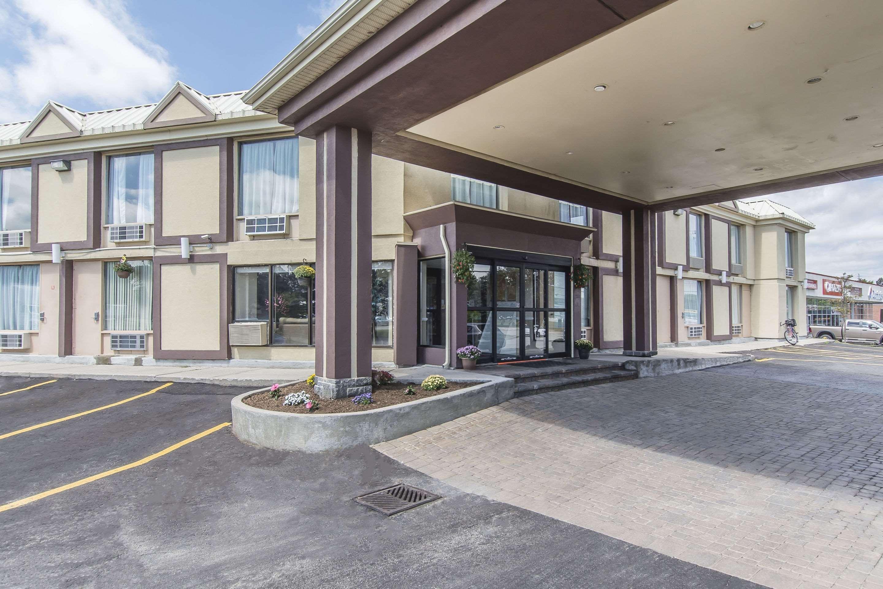 Econo Lodge Orillia Bagian luar foto