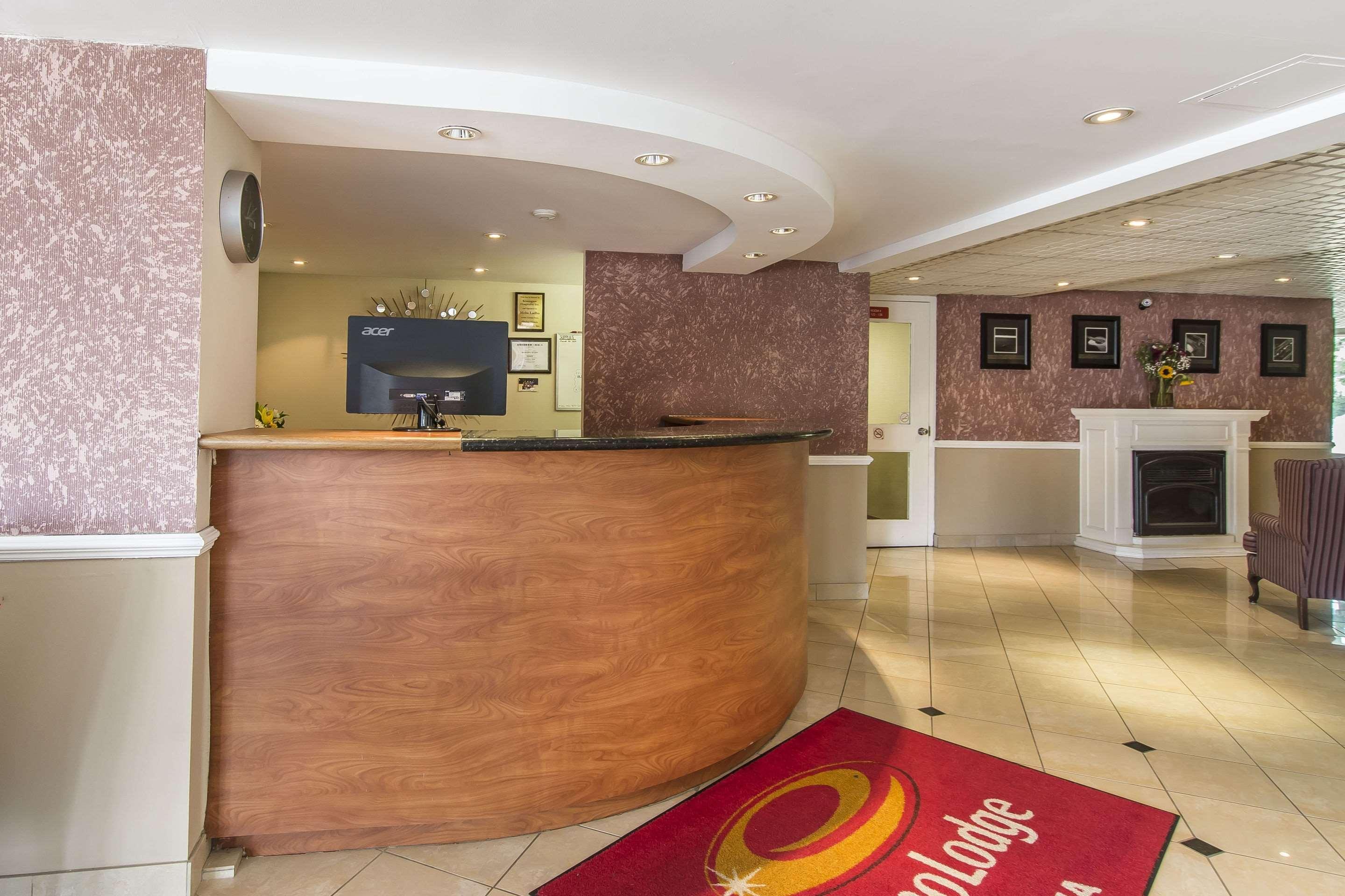 Econo Lodge Orillia Bagian luar foto