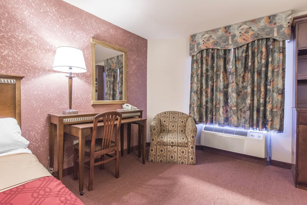 Econo Lodge Orillia Bagian luar foto