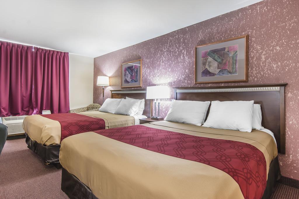 Econo Lodge Orillia Bagian luar foto