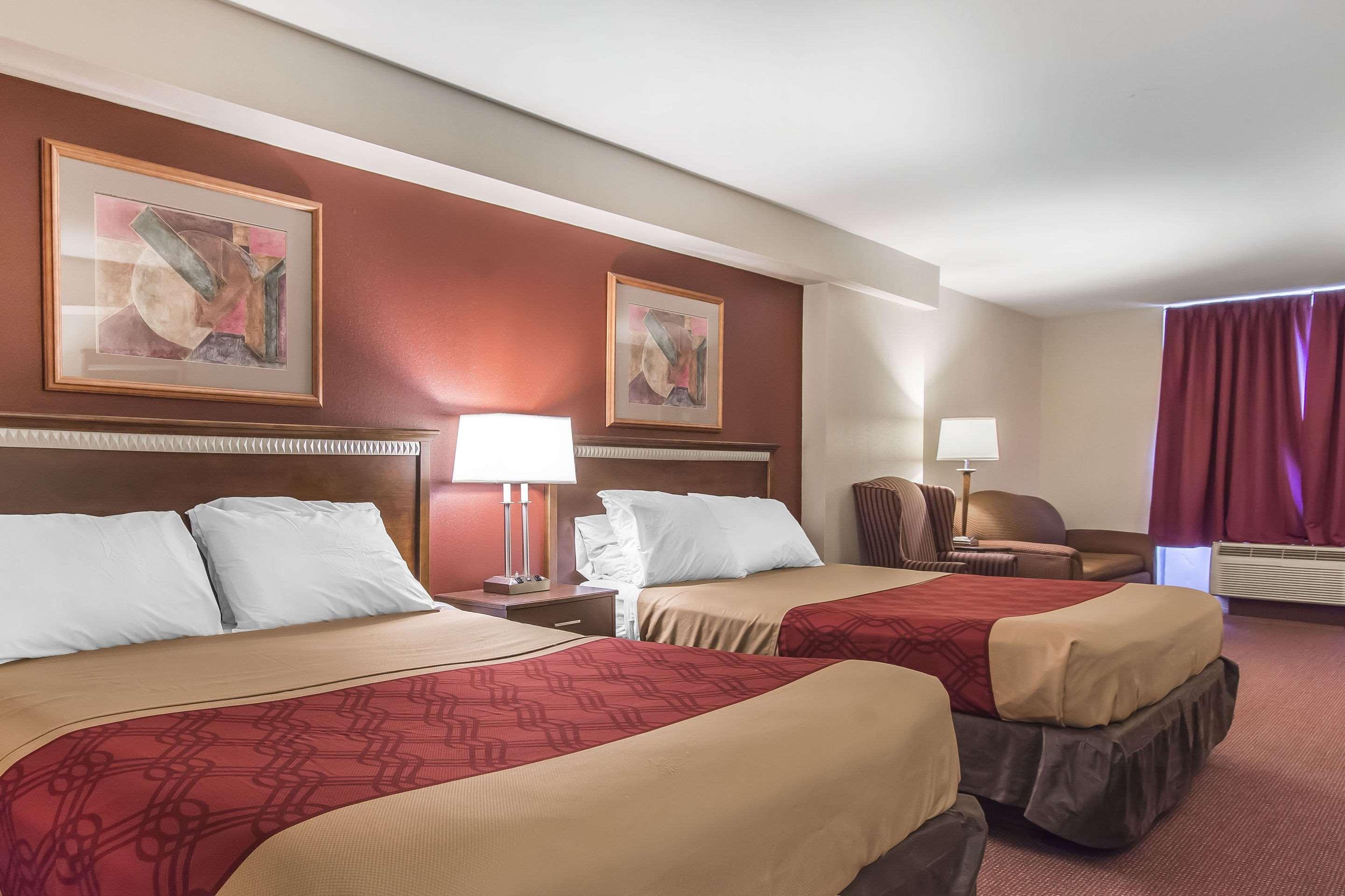 Econo Lodge Orillia Bagian luar foto
