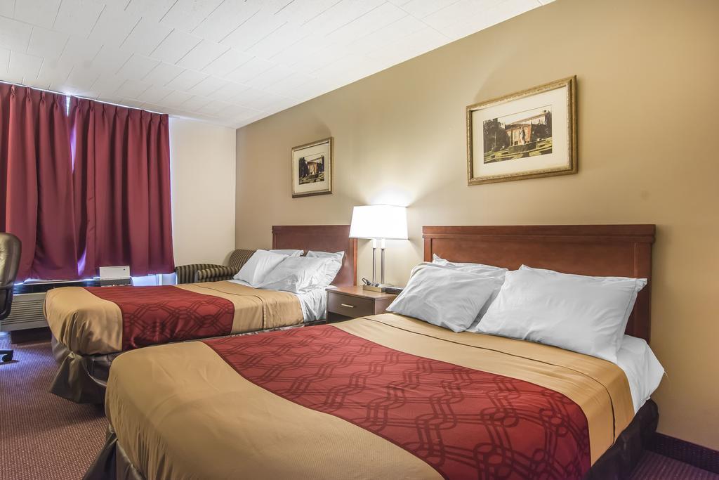 Econo Lodge Orillia Bagian luar foto